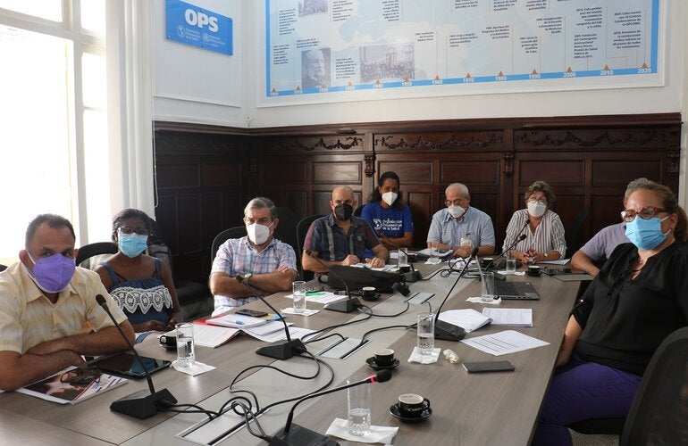 Participantes cubanos en intercambio sobre ETMI