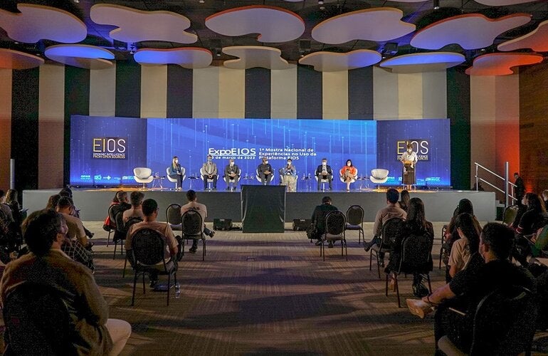 Imagem da mesa de abertura da EXPOEIOS