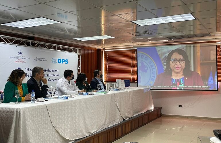Autoridades de OPS y Ministerio de Salud durante presentación de Plan en el Día Internacional de la Mujer.