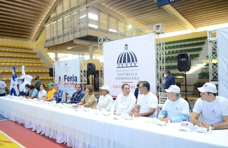 Autoridades de salud durante la apertura a la Ruta de la Salud.