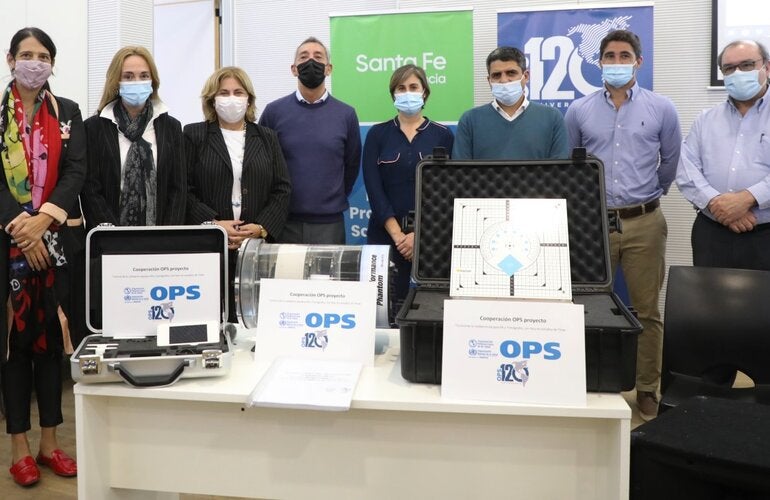 El equipo de la OPS/OMS junto a autoridades de la provincia de Santa Fé