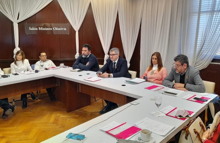El consultor de OPS/OMS en Argentina, Marcelo Vila, junto a autoridades del ministerio de Salud de la Nación en la jornada de cierre de las actividades