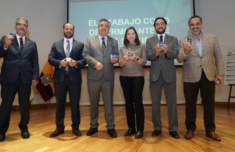 Ecuador presentó el primer estudio nacional sobre condiciones de trabajo y salud, con apoyo técnico de la OPS/OMS