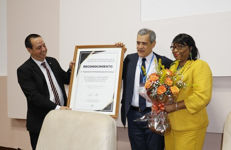 Reconocimiento a OPS por su aniversario 120