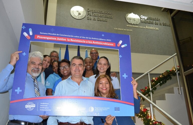 Personal de OPS conmemora semana  de la Concientización sobre el Uso de Antimicrobianos.