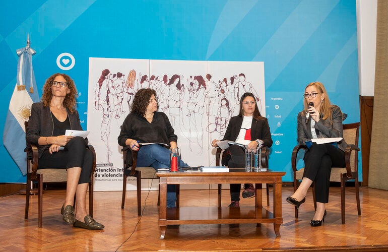 Salud y OPS lanzan en Argentina manual clínico para atención de salud ante situaciones de violencias por motivos de género 