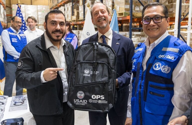 USAID  y OPS entregan donativo