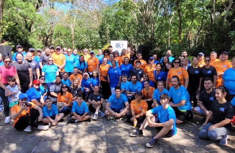 Paraguay celebrando con una caminata por los 120 años de OPS