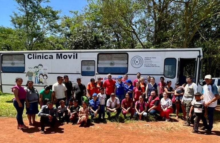 Clínica móvil donada por OPS