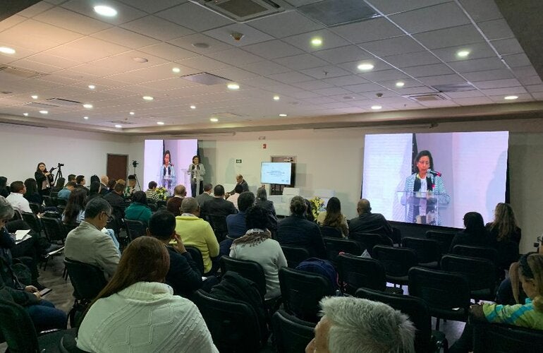 dra_tambini_exponiendo