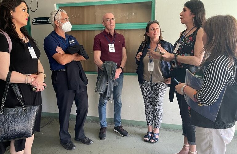 La actividad tuvo por objeto conocer en terreno el trabajo que está llevando a cabo el Sindicato Amanda Jofré a través del programa “Motivación laboral para mujeres trans y comunidad LGBTQ+ privadas de libertad: opciones para el trabajo sexual, el derecho a la salud y la prevención del VIH e ITS