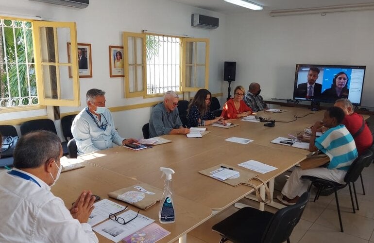 "Presentación de folleto sobre educación para la salud y sexualidad como parte de proyecto con MINED, OPS y Embajada de Australia"