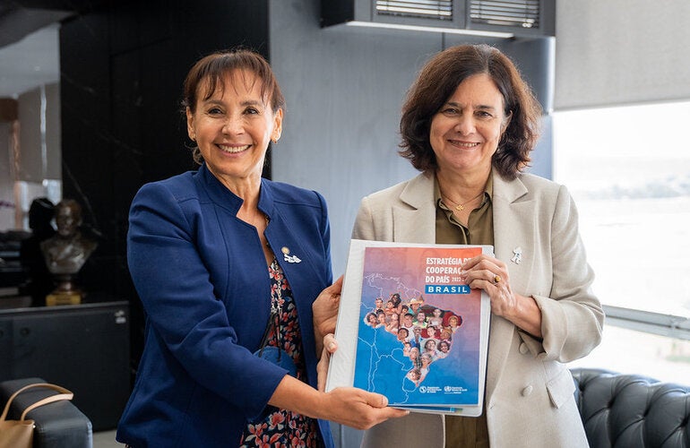 Dra. Socorro à direita e Ministra Nísia a esquerda da foto