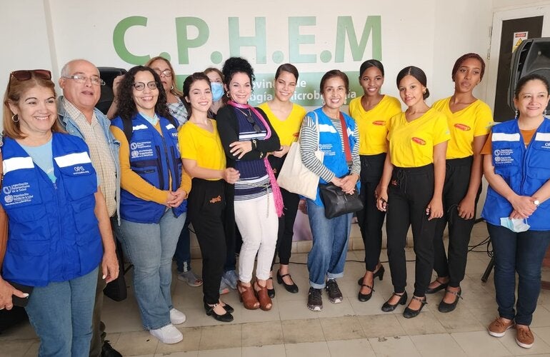 Expertos de OPS visitan centros de salud de Cienfuegos para conocer más sobre respuesta a VIH en Cuba