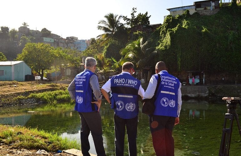 Representantes de OPS en La Zurza.