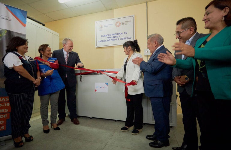 Entrega de la congeladora de ultra baja temperatura