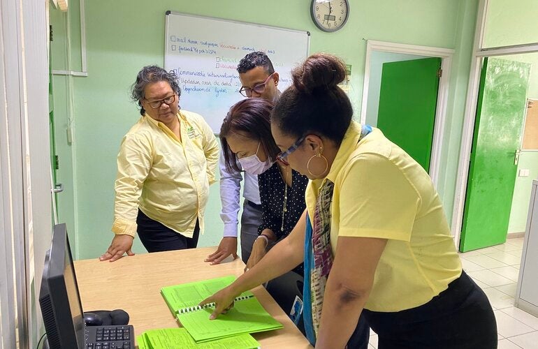 The new PAHO/WHO Representative visits Medical Mission in Suriname