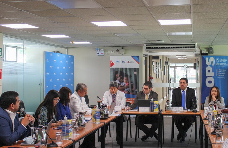 Autoridades de DIRESA Amazonas y equipo OPS reunidos