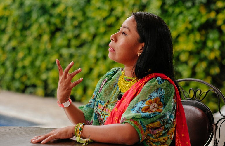 Participante de Panamá exponiendo sus puntos de vista acerca de la reunión.