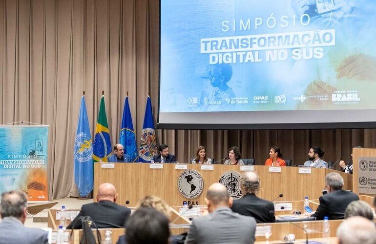 Mesa de abertura do simpõsio