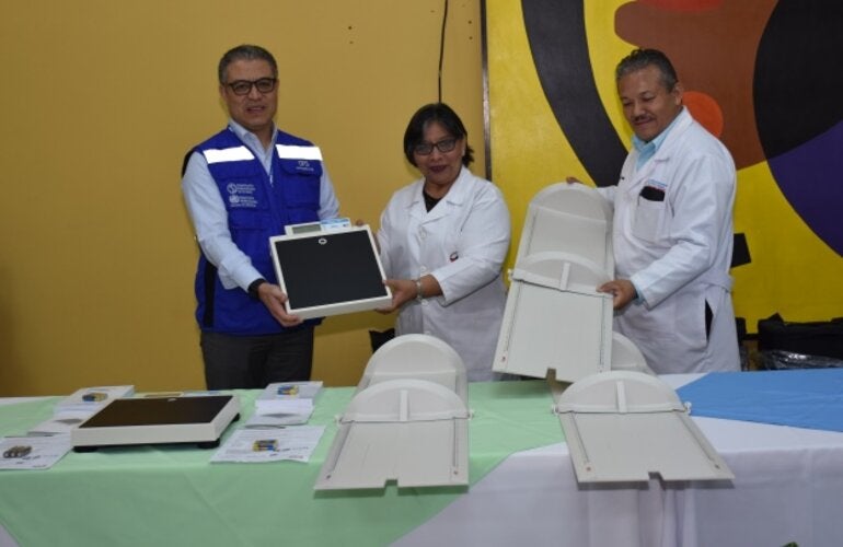 Donación de balanzas y tallimetros para vigilancia de la nutrición