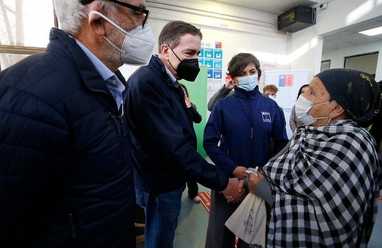 •	El día jueves, el Dr. Barbosa visitó junto a la Ministra de Salud, Dra. Ximena Aguilera el Centro de Salud Familiar (CESFAM) de la comuna de Renca,  con el objetivo de conocer el trabajo que se está haciendo en el territorio en materia de vacunación, teletriage y universalización de la Atención Primaria de Salud