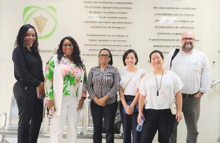 OPS y el Instituto Pasteur apoyan al país en la eliminación de la rabia canina y humana