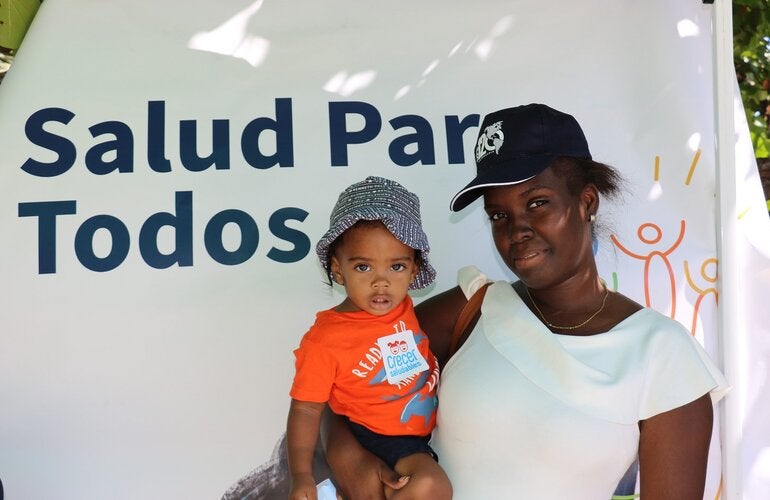 Una madre y su hijo en actividad "Familias en movimiento"