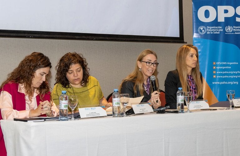 Foto de autoridades durante la apertura