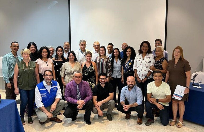 Participantes y profesores del curso sobre Software R