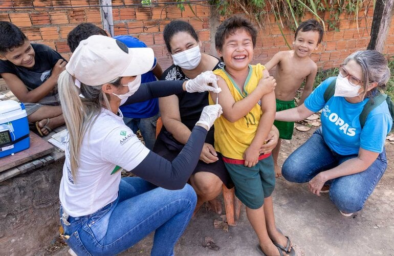 Vacinação contra sarampo, população ribeirinha, Brasil