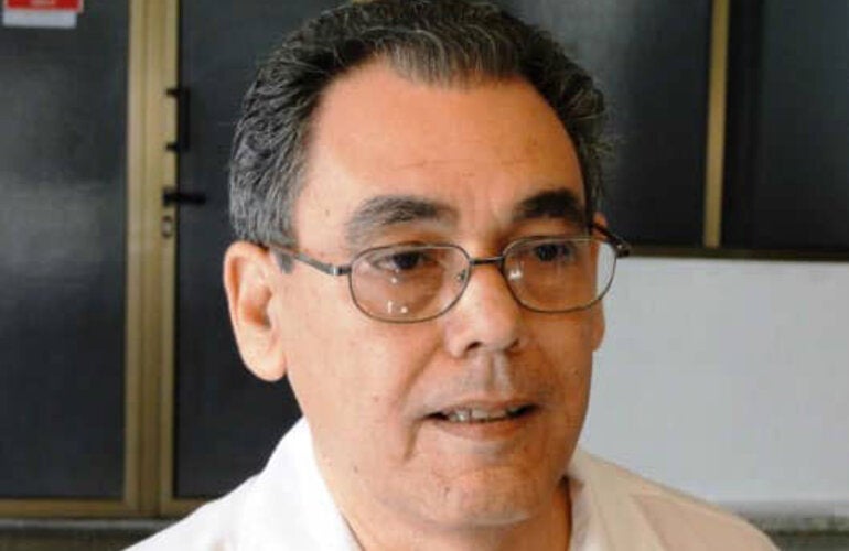 The PAHO Award for Health Services Management and Leadership 2023 has been awarded to Dr. Alfredo Darío Espinosa Brito, of Cuba, for his service to public health.