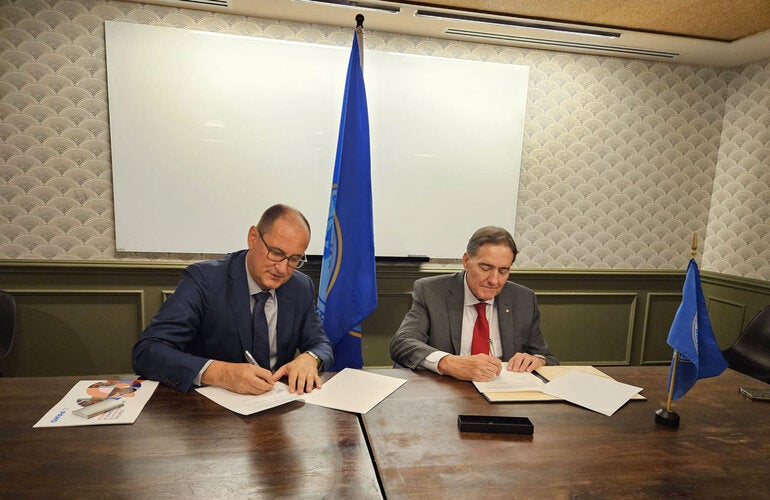 PAHO and FIND today signed an agreement to expand access to essential medical diagnostic tests in Latin America and the Caribbean. 