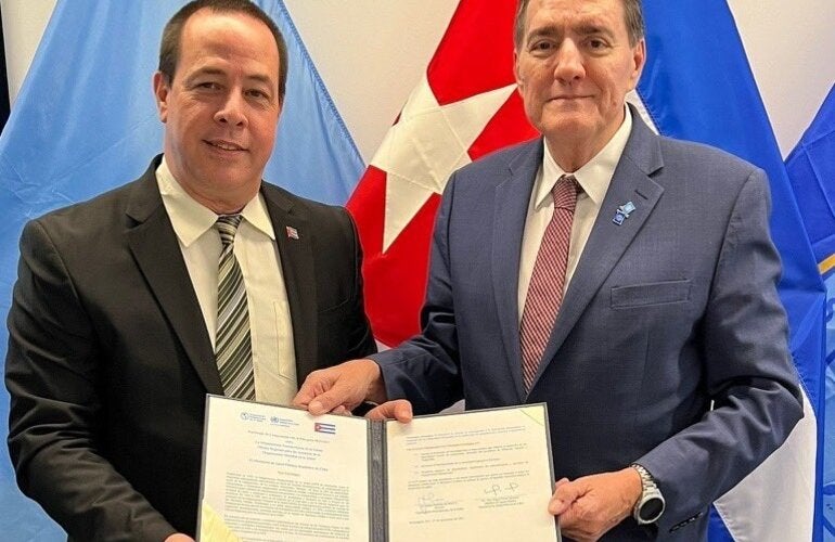 Dr. Jarbas Barbosa y Dr. José A. Portal firman estrategia de cooperación entre OPS y Cuba