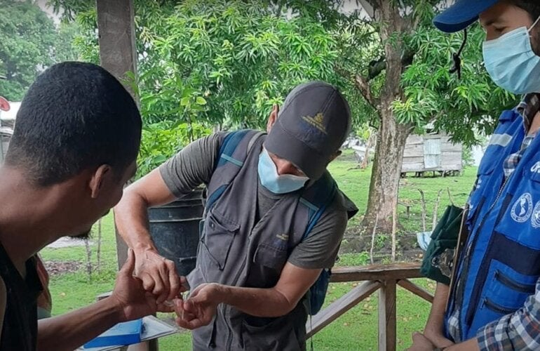 toma de muestra para la deteccción de la malaria en Honduras