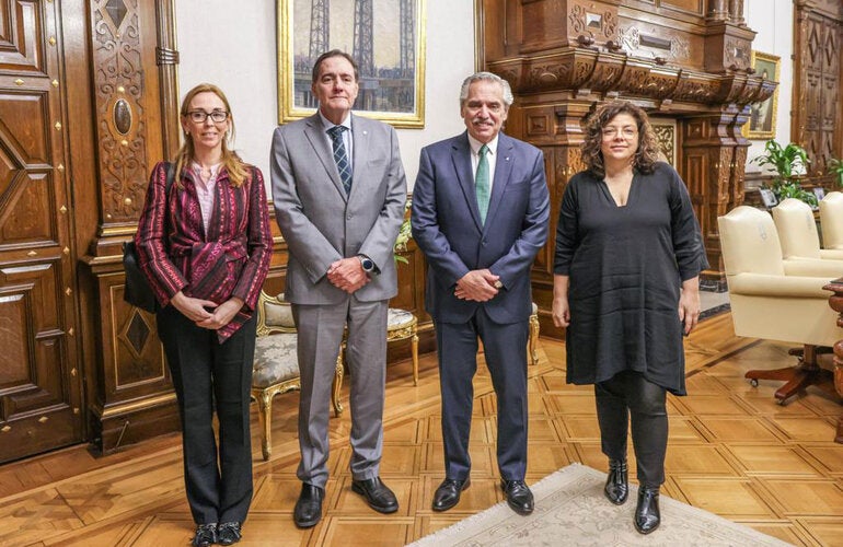 Director de la OPS se reúne con el Presidente de Argentina para dialogar sobre desarrollo regional de vacunas y otros temas de salud prioritarios