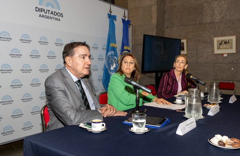 En Argentina y ante legisladores, Director de la OPS alentó a ratificar el Convenio Marco para el Control del Tabaco de la OMS