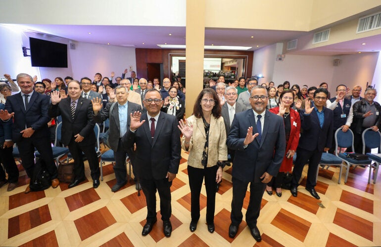 Autoridades y asistentes al evento