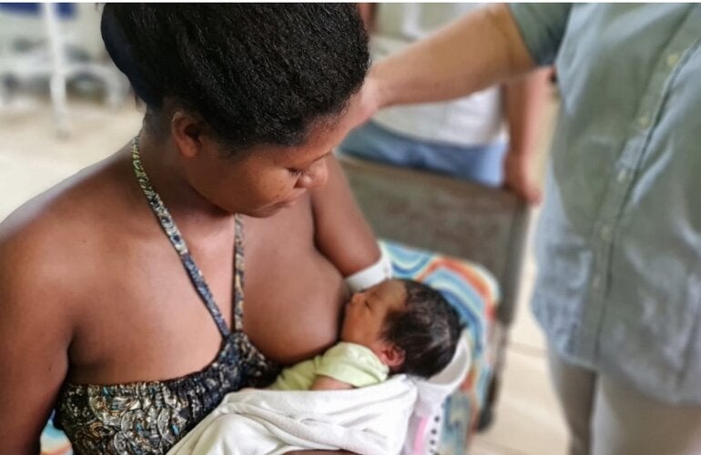 Madre miskita puérpera recibe atención y consejería
