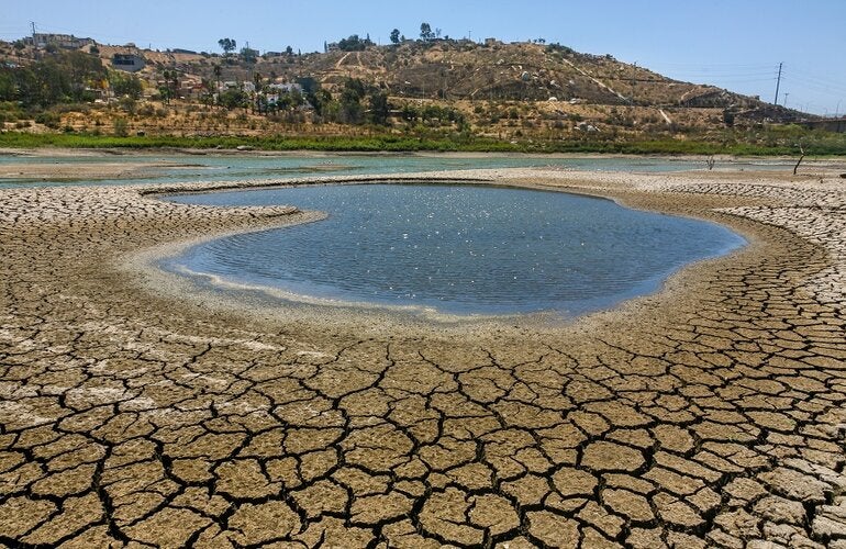 Lago afectado por la sequía en México.