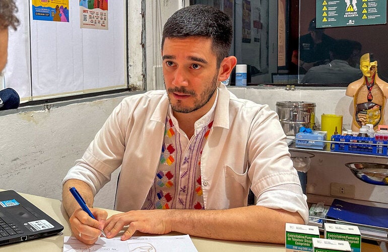 Martin Vera, Paloma, diretor executivo da Somos Gay, participa da campanha do Dia Mundial de Luta Contra a AIDS - Soy Clave - Paraguai