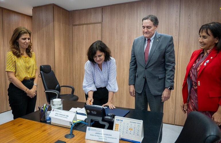 Momento da assinatura do termo de cooperação