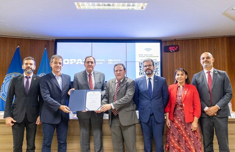 Membros das instituições envolvidas na parceria