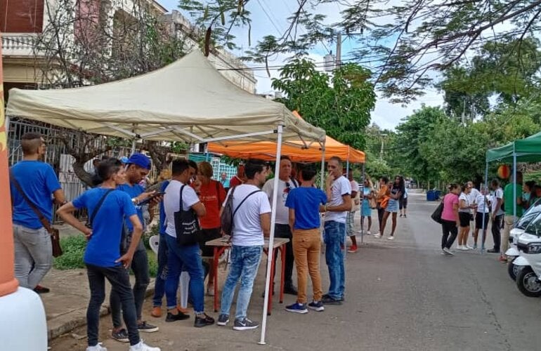 Feria comunitaria en Cuba por el Día Mundial del Sida