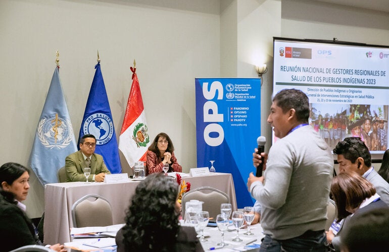 Participante se presenta durante el taller