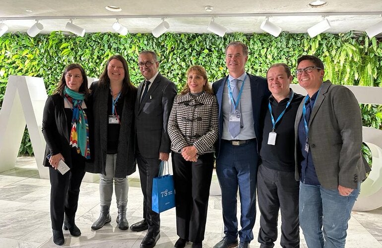 Participantes con el Dr. Tedros