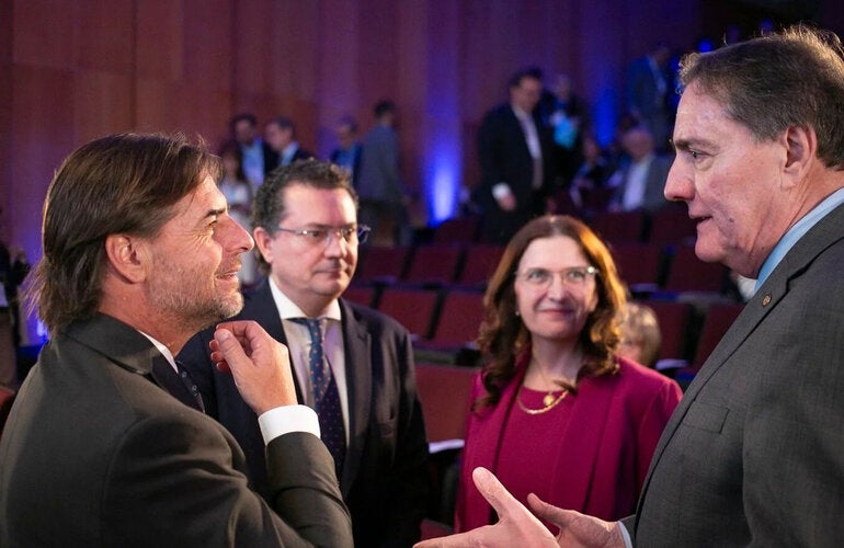 Dr. Barbosa thanked the President of Uruguay, Luis Lacalle Pou, and highlighted the country's National Integrated Health System (SNIS)