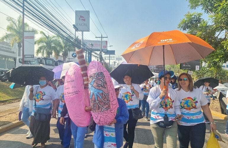Caminata para concientizar a la población sobre la tuberculosis