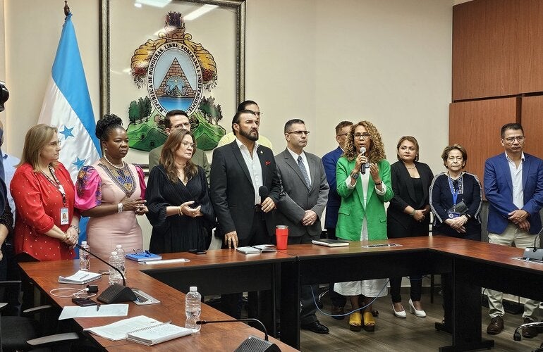 Ana Emilia Solís aboga por la lucha contra la tuberculosis ante Comisión de Salud del Congreso