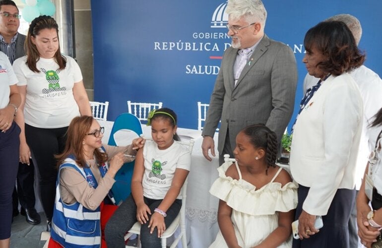 OPS conmemoró Día Mundial de la Prevención del Cáncer de Cuello Uterino junto al Ministerio de Salud con vacunación contra VPH